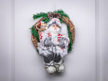 Dekorácia MagicHome Vianoce, Santa sediaci vo venci, 30 cm