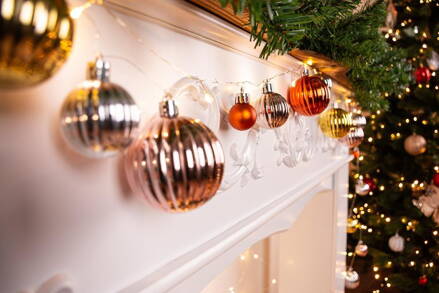 Reťaz MagicHome Vianoce Ball, 20 LED teplá biela, s guľami, 2xAA, jednoduché svietenie, osvetlenie, L-1,9 m