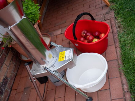 Drvič Strend Pro EFC-1, na ovocie, 1100 W, 15 lit., 400 kg/hod., 55x55x104 cm Drvič Strend Pro EFC-1, na ovocie, 1100 W, 15 lit., 400 kg/hod., 55x55x104 cm