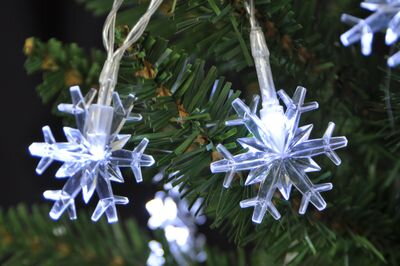 Retaz MagicHome SnowFlake, 90 cm, 10xLED biela, 2xAA