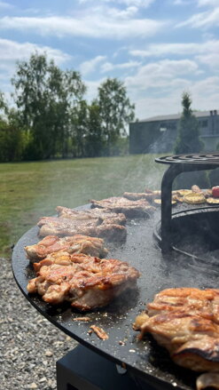 Gril Strend Pro Fiesta, čierny, oceľ, priemer 75 cm, s ohniskom