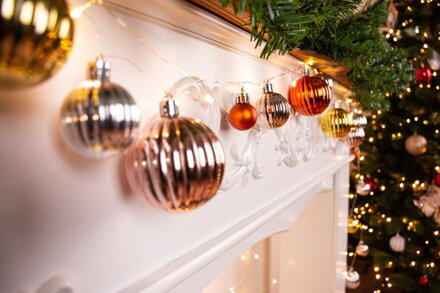 Reťaz MagicHome Vianoce Ball, 20 LED teplá biela, s guľami, 2xAA, jednoduché svietenie, osvetlenie, L-1,9 m