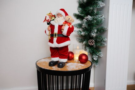 Dekorácia MagicHome Vianoce, Santa s darčekmi a medvedíkom, červený, 30 cm Dekorácia MagicHome Vianoce, Santa s darčekmi a medvedíkom, červený, 30 cm