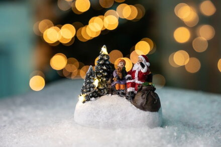 Dekorácia MagicHome Vianoce, Santa s dieťaťom, LED, 2xAAA, interiér, 9,5x6x8 cm, sellbox 12 ks Dekorácia MagicHome Vianoce, Santa s dieťaťom, LED, 2xAAA, interiér, 9,5x6x8 cm, sellbox 12 ks